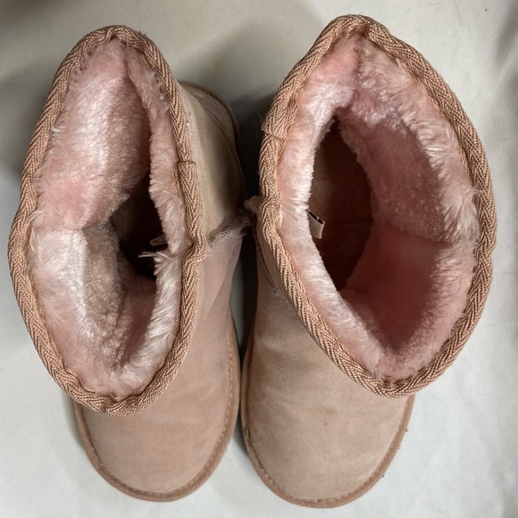 UGG Classic Short Boots - Picture 7 of 9